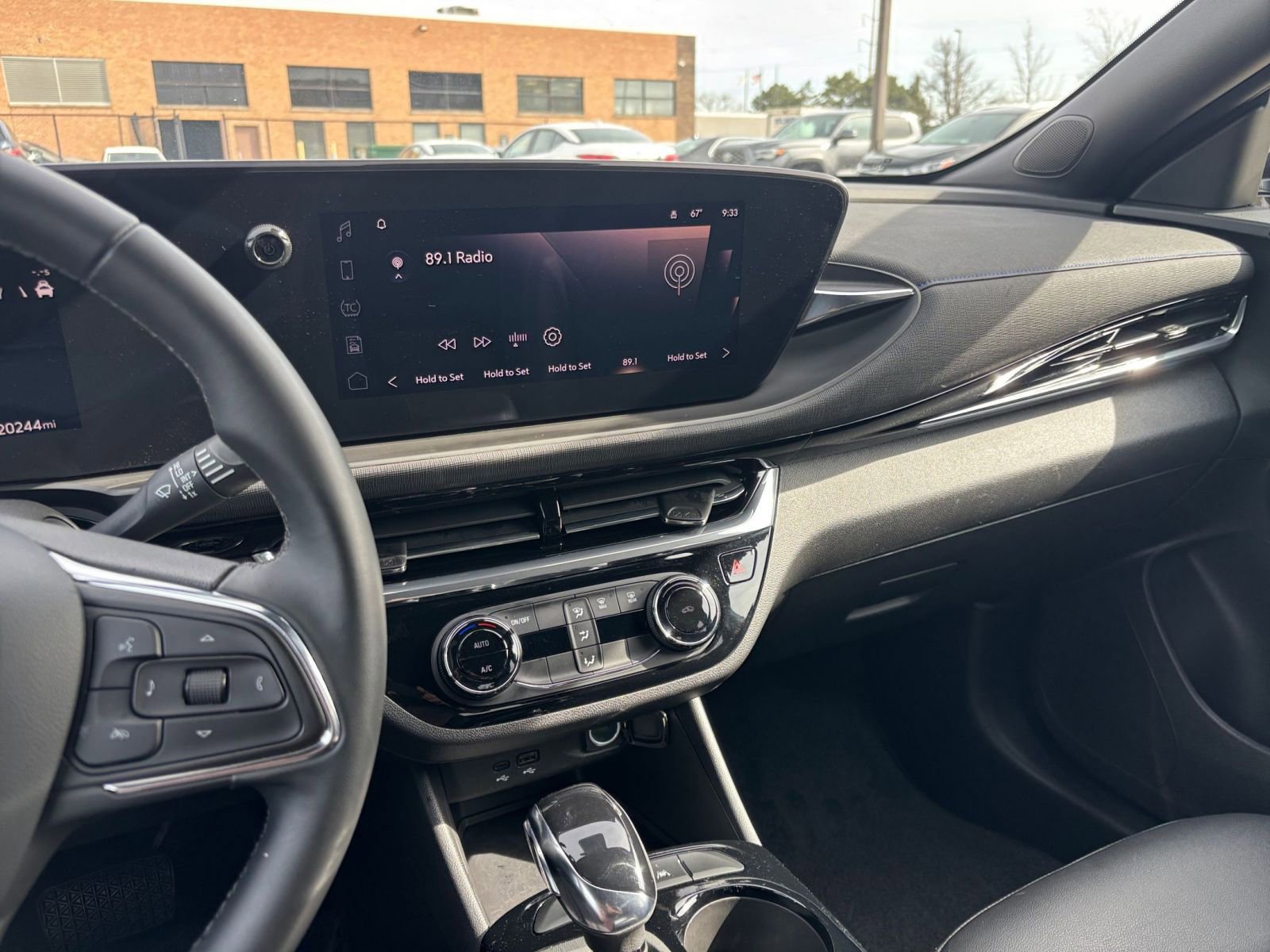 Used 2025 Buick Envista Sport Touring image 17