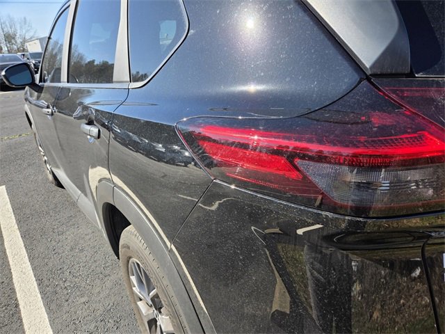 Used 2024 Nissan Rogue S image 4