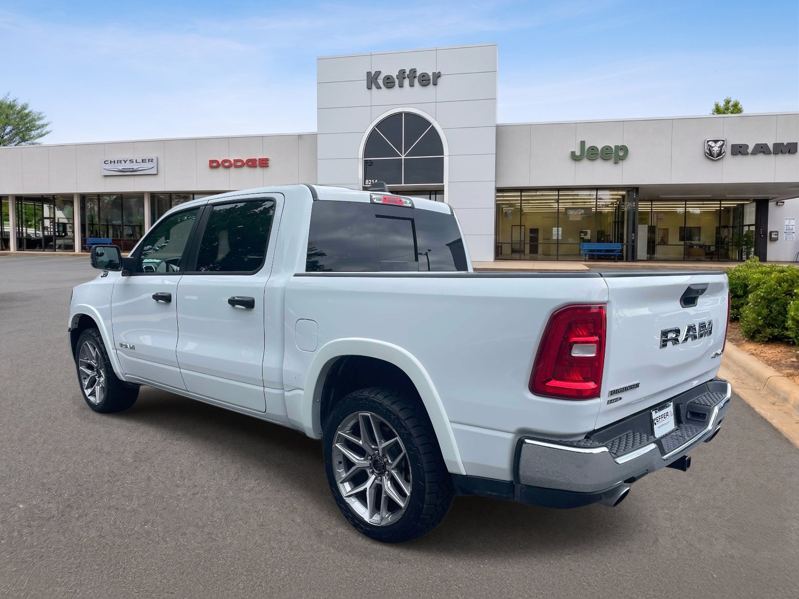 Used 2025 RAM 1500 Big Horn AWD/4WD image 4
