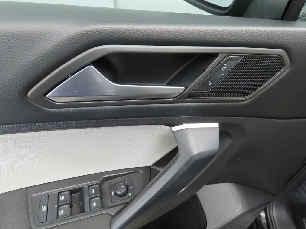 Used 2021 Volkswagen Tiguan S image 23