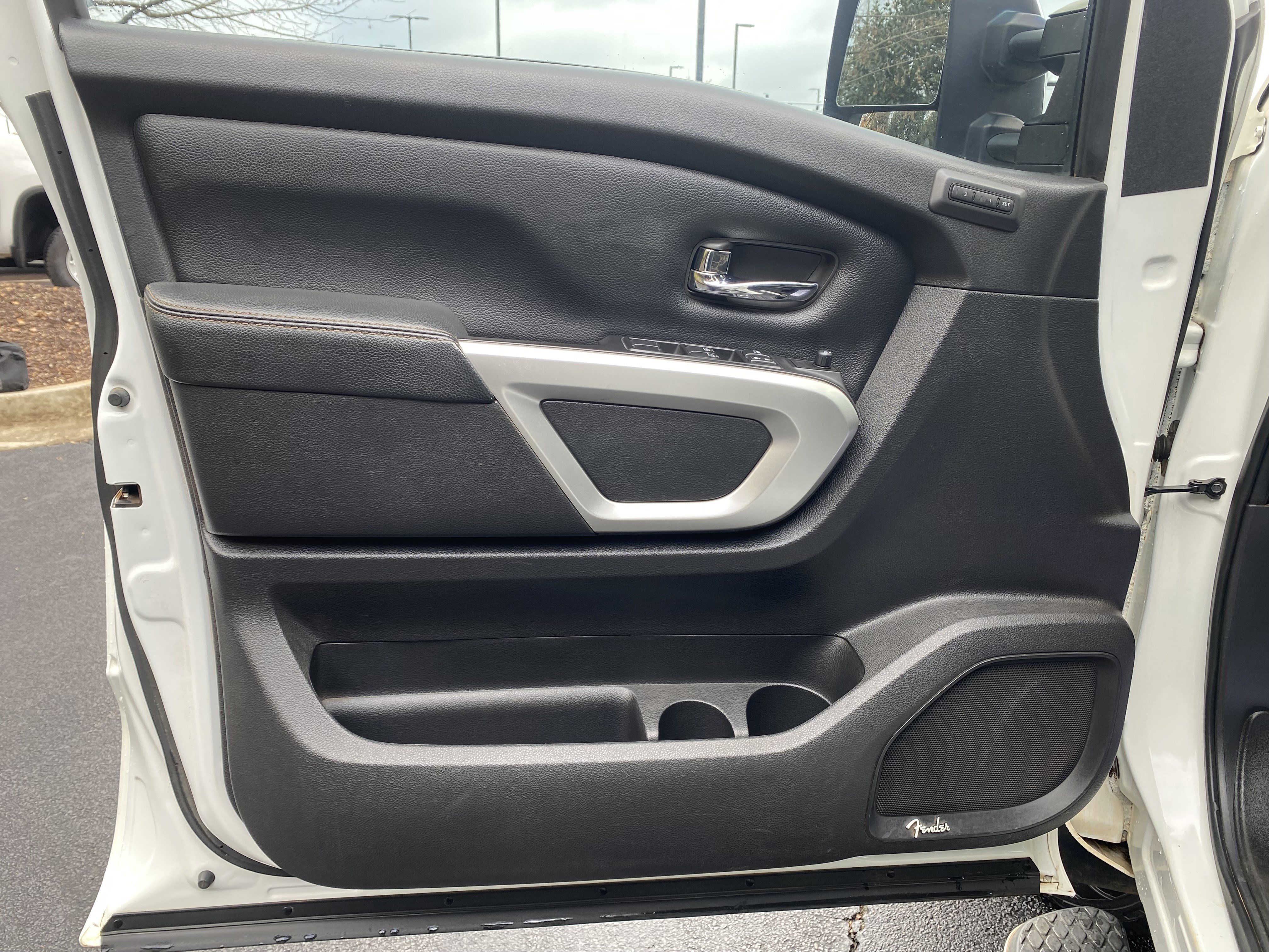 Used 2019 Nissan Titan SL w/ Chrome Package image 15