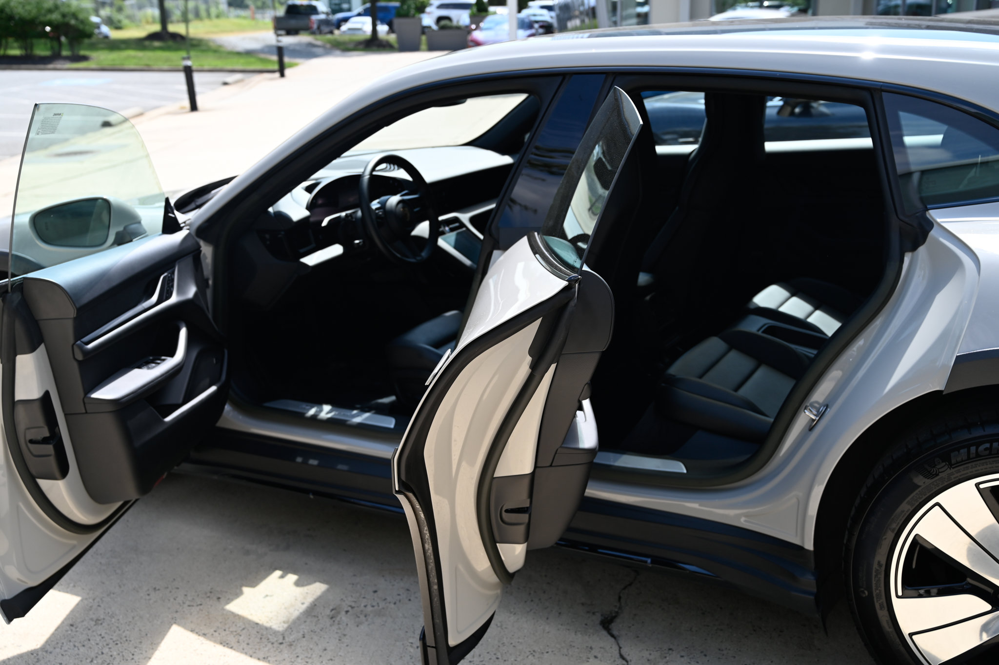 Used 2023 Porsche Taycan 4S AWD/4WD image 33