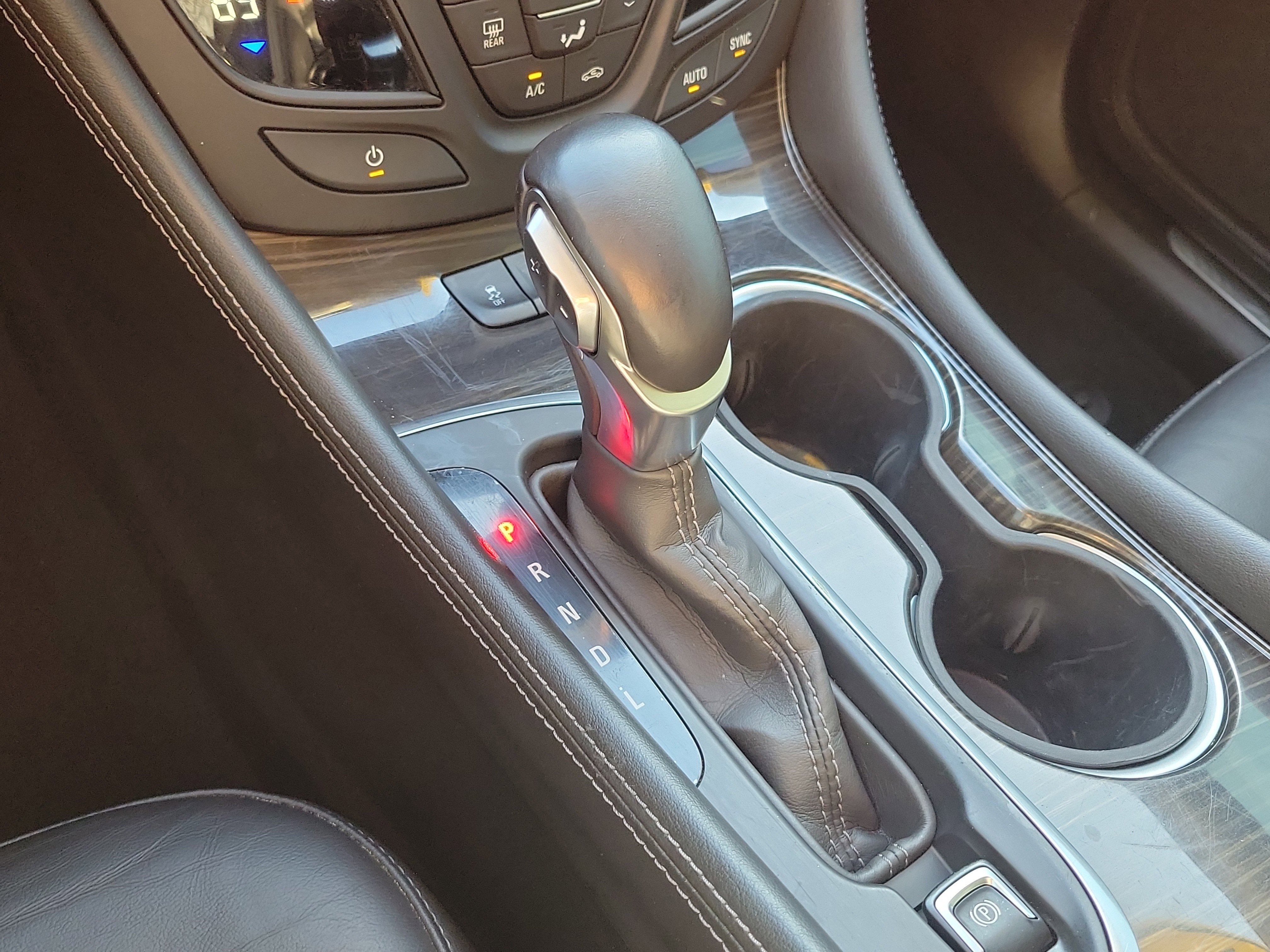 Used 2020 Buick Envision Essence image 38