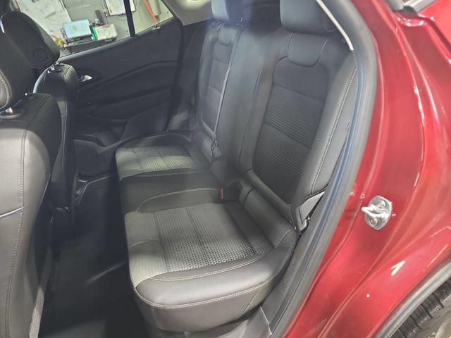 Used 2025 Chevrolet Trax LT FWD image 15