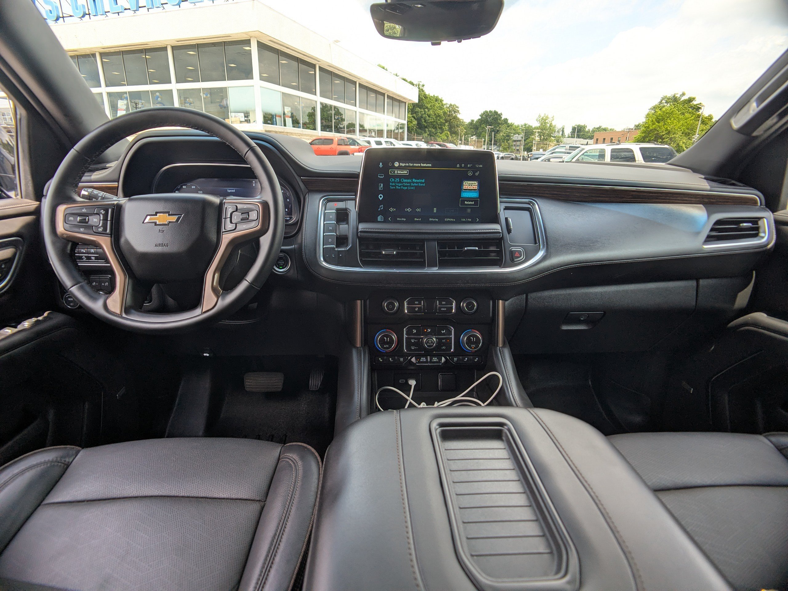 Used 2024 Chevrolet Tahoe High Country AWD/4WD image 16