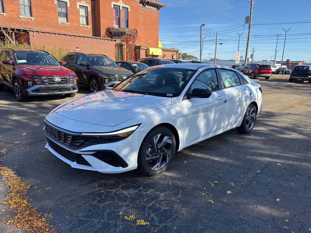 New 2025 Hyundai Elantra Sport image 3
