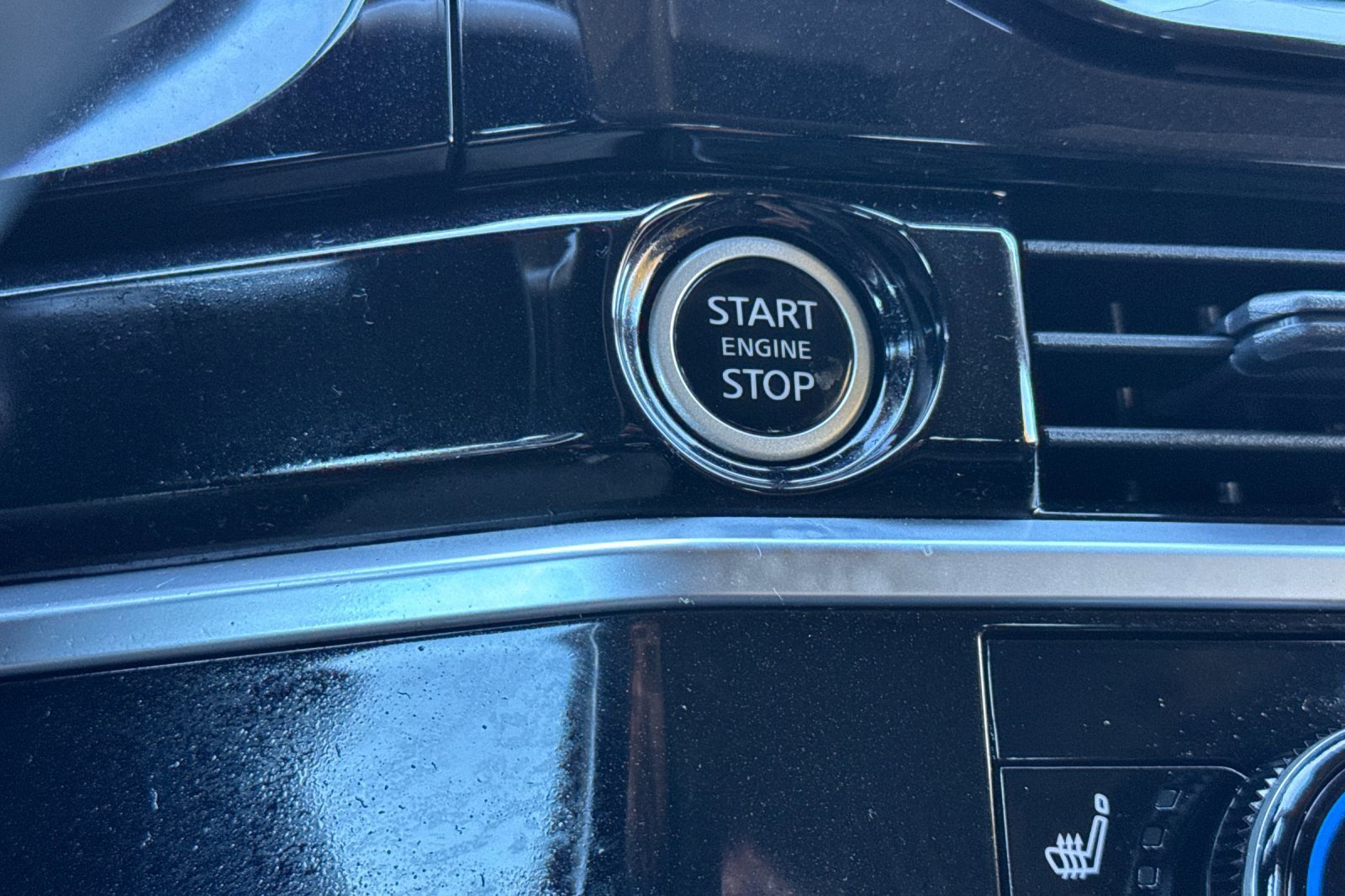 Used 2024 Nissan Pathfinder SV image 27