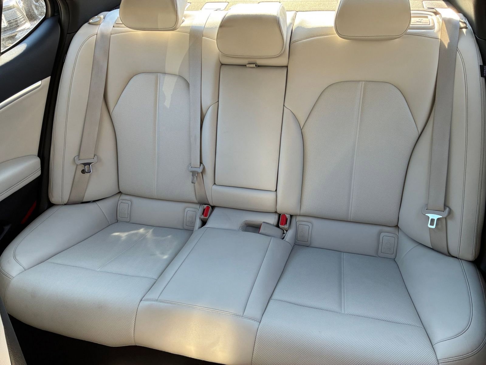 Used 2025 Genesis G70 2.5T image 38