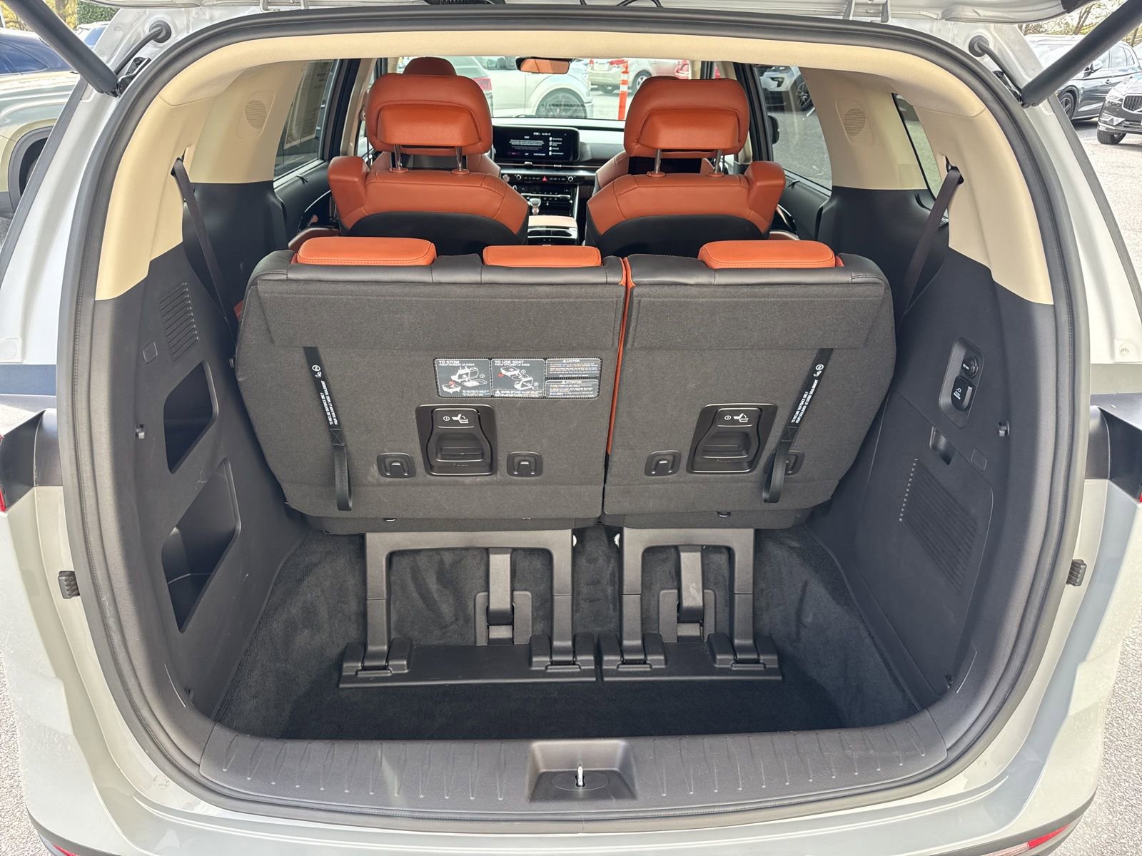 Used 2023 Kia Carnival SX Prestige image 12