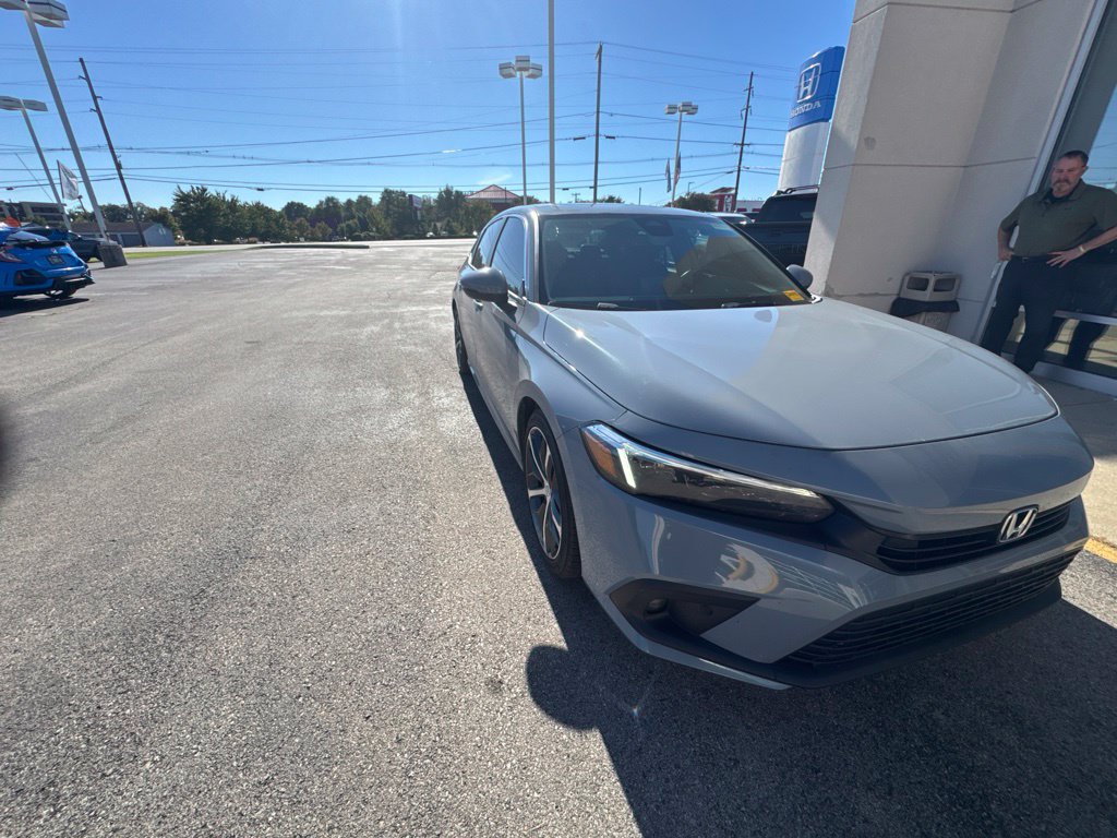 Used 2024 Honda Civic Touring image 2