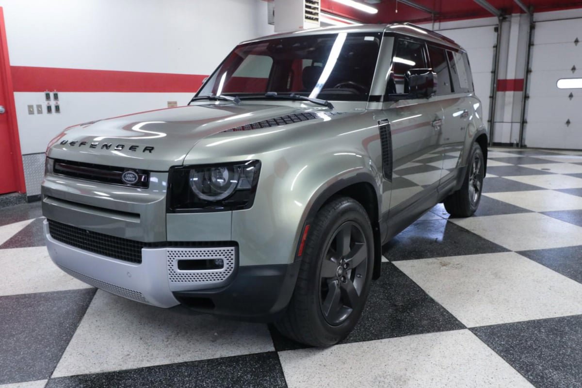 Used 2020 Land Rover Defender 110 SE image 5