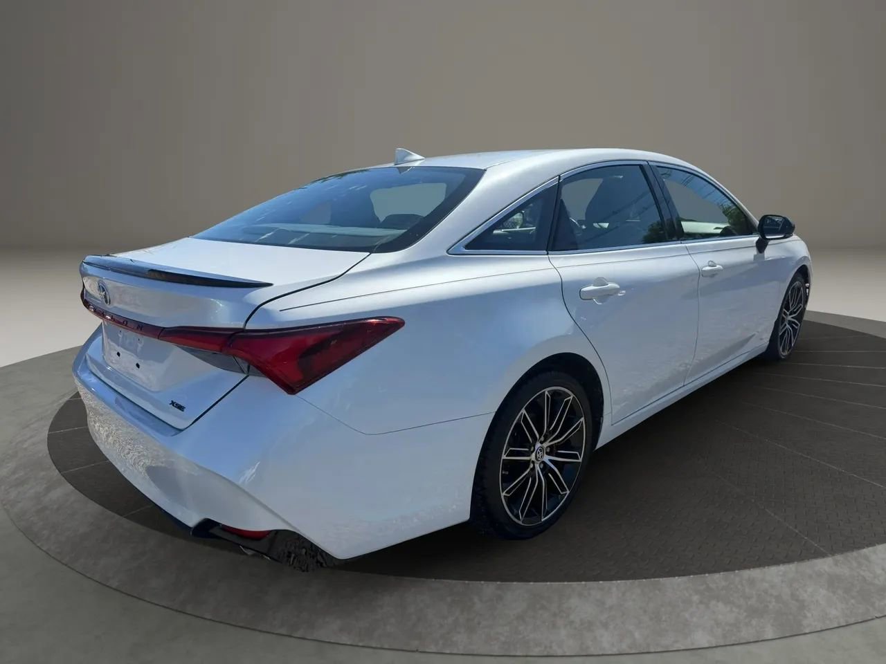 Used 2019 Toyota Avalon XSE w/ All Weather Liner Package FWD image 5