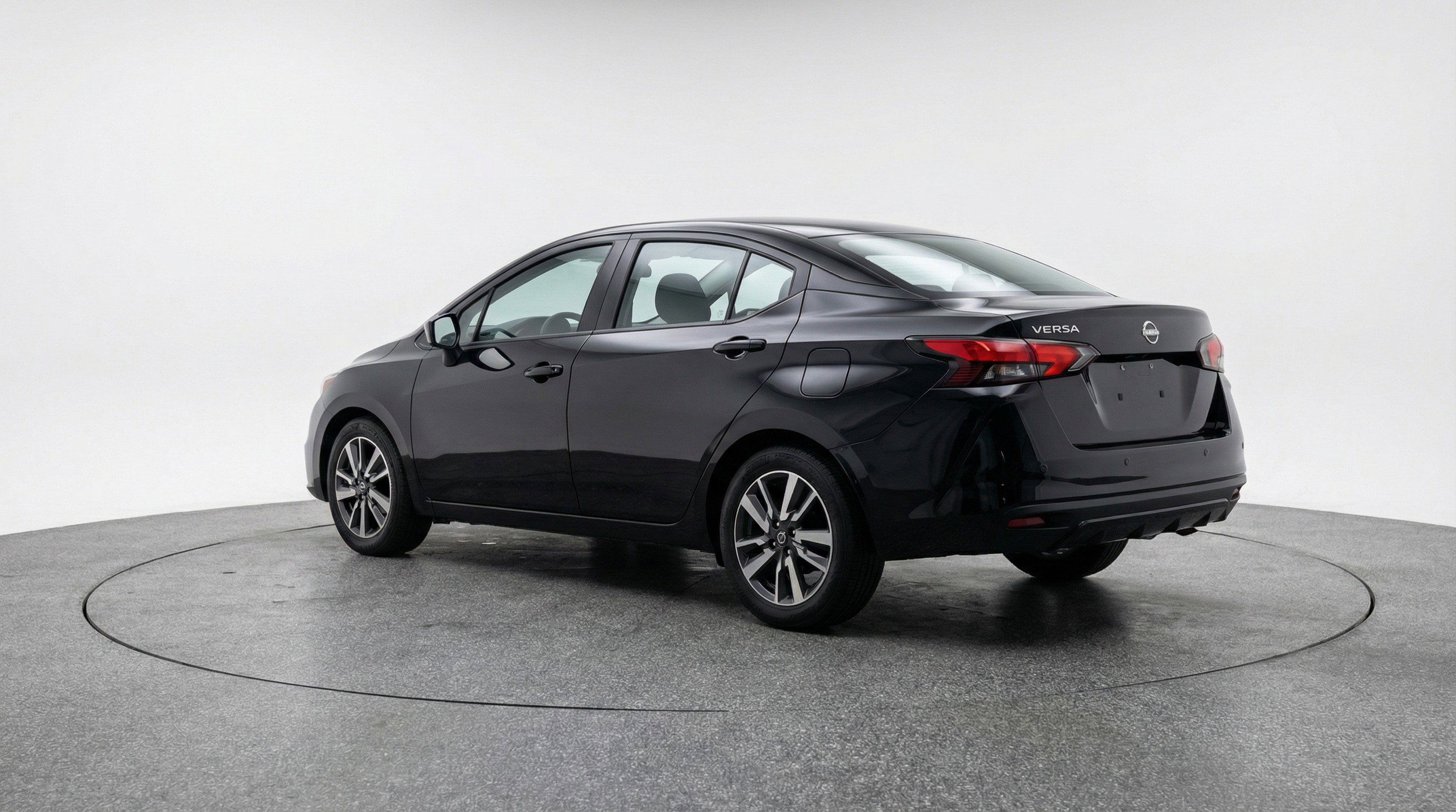 Used 2025 Nissan Versa SV image 6