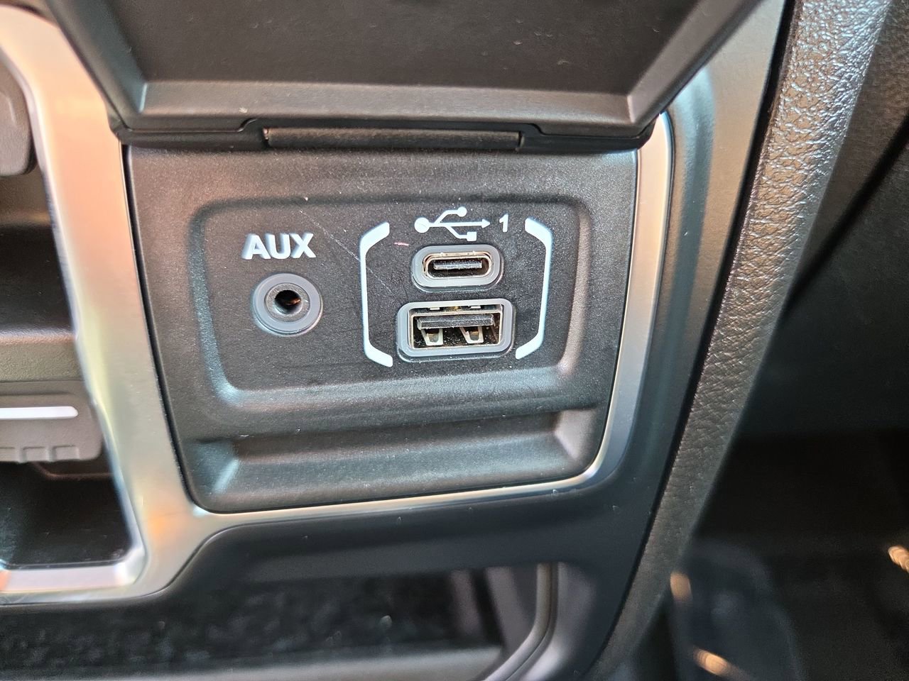 Used 2025 Jeep Wrangler Unlimited Sahara AWD/4WD image 25