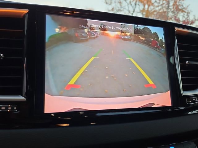 Used 2024 Chrysler Pacifica Touring-L image 24