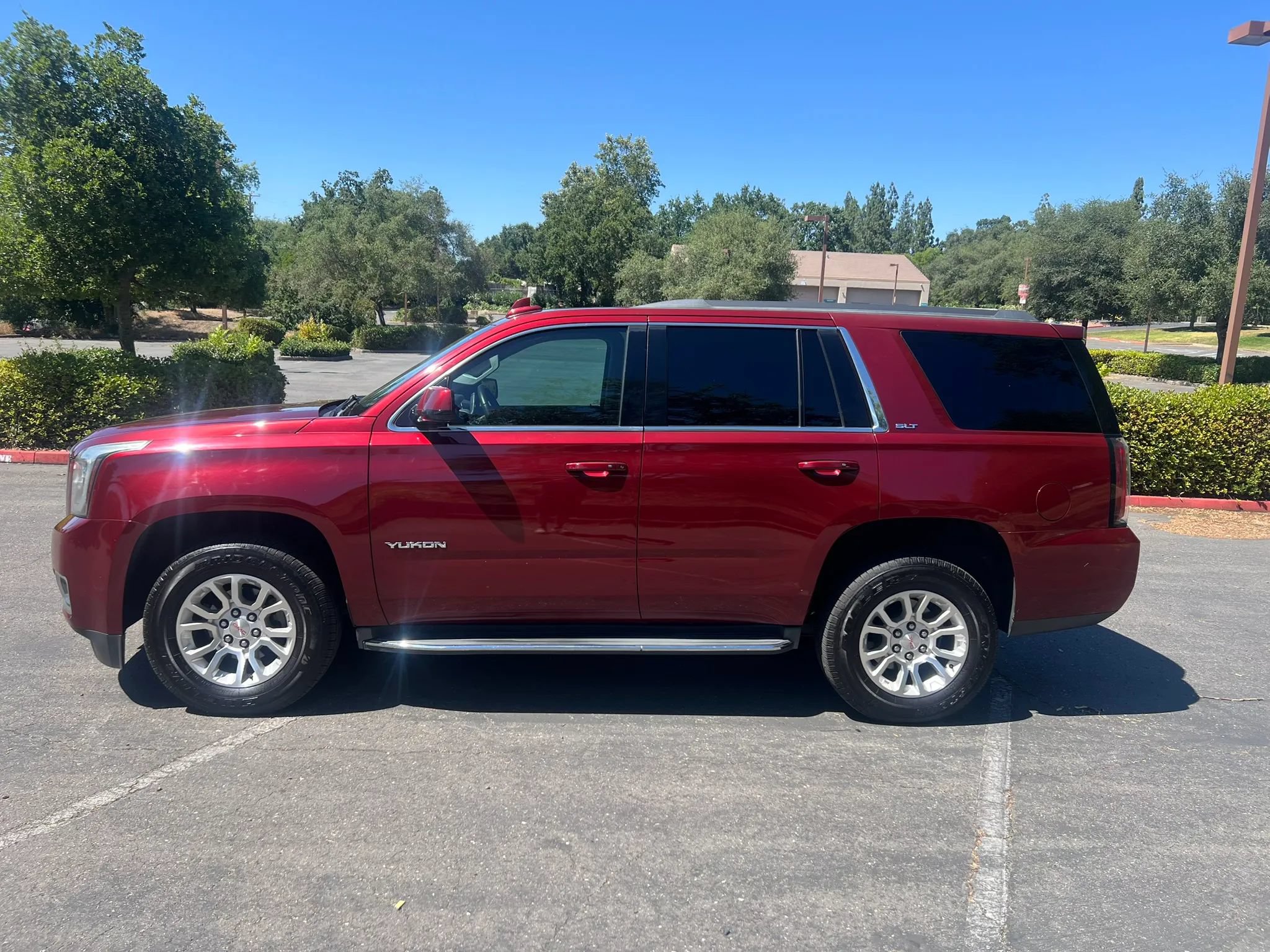 Used 2017 GMC Yukon SLT AWD/4WD image 7