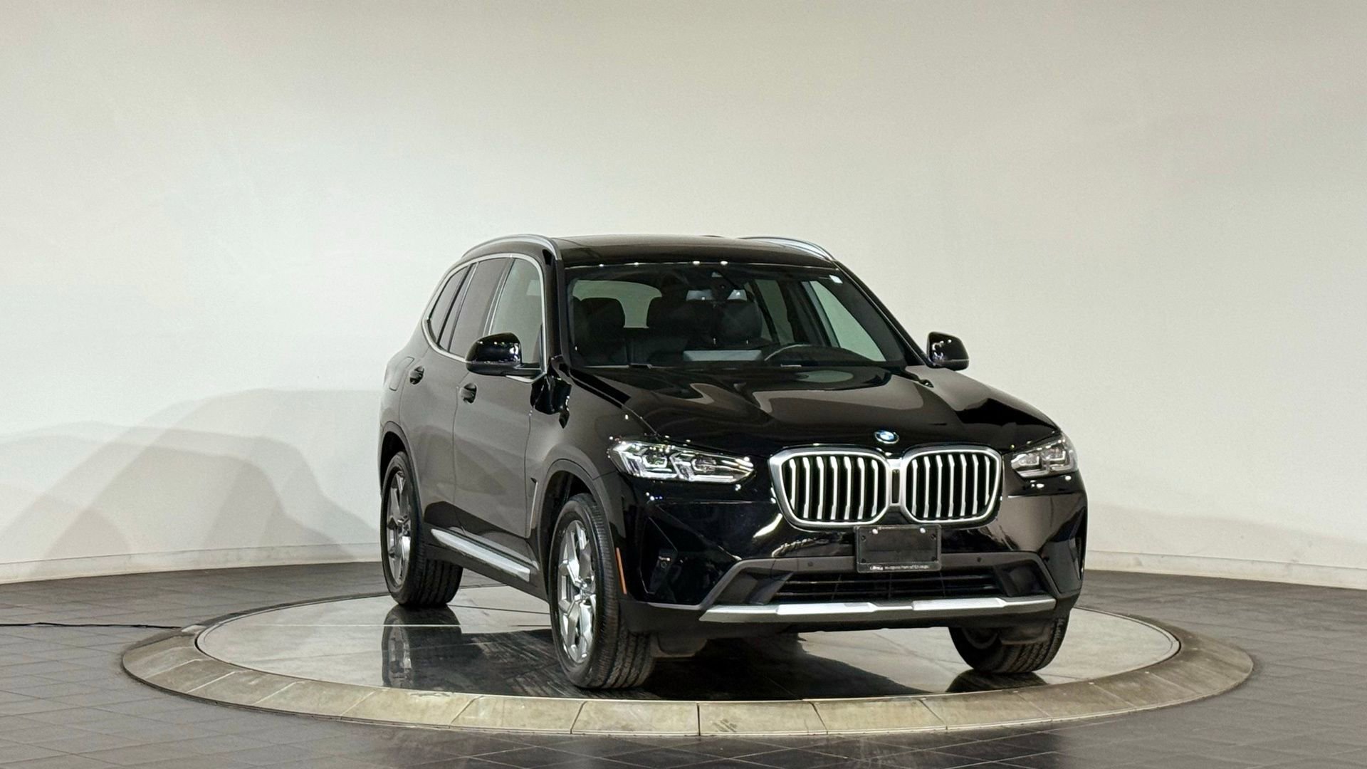 Used 2023 BMW X3 xDrive30i w/ Premium Package AWD/4WD image 2