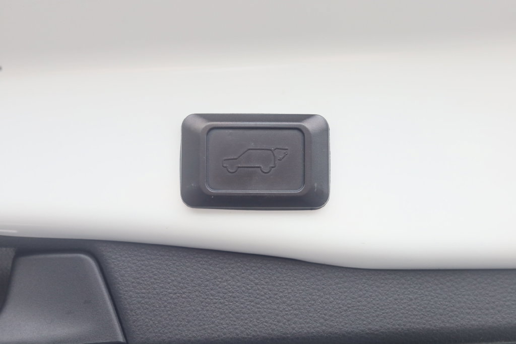 Used 2019 Toyota RAV4 XSE w/ XSE Weather Package AWD/4WD image 30