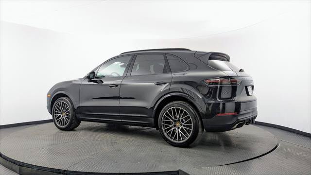 Used 2023 Porsche Cayenne Platinum Edition AWD/4WD image 4