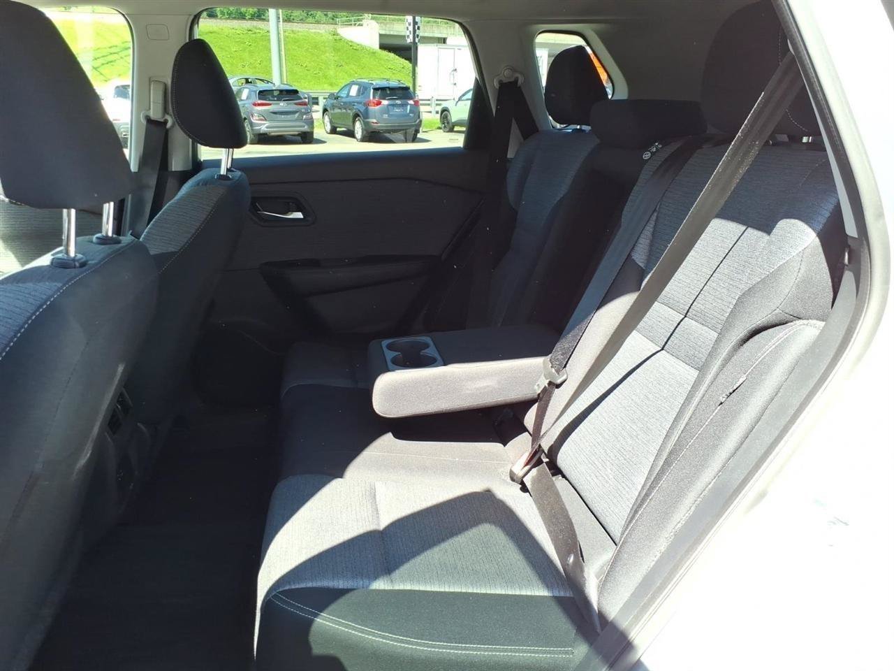 Used 2023 Nissan Rogue SV AWD/4WD image 8