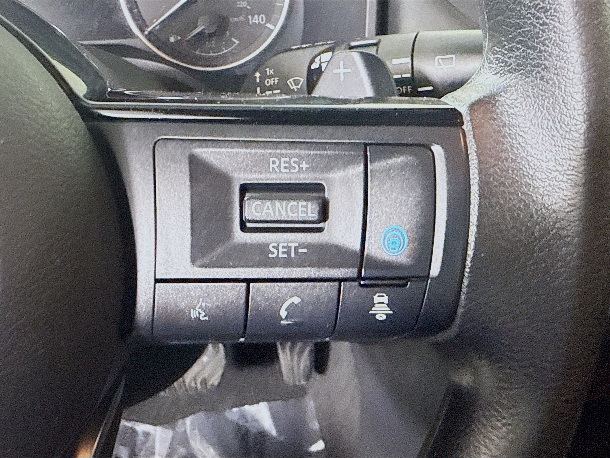 Used 2023 Nissan Rogue SV image 15