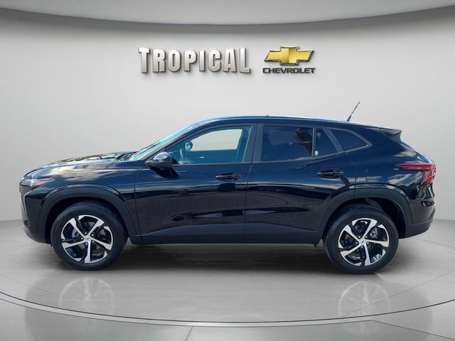 Used 2025 Chevrolet Trax RS w/ Driver Confidence Package FWD image 2