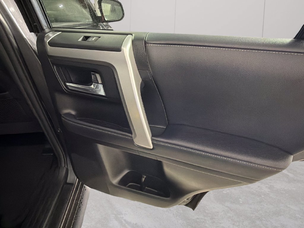 Used 2022 Toyota 4Runner SR5 Premium w/ Moonroof Package RWD image 35
