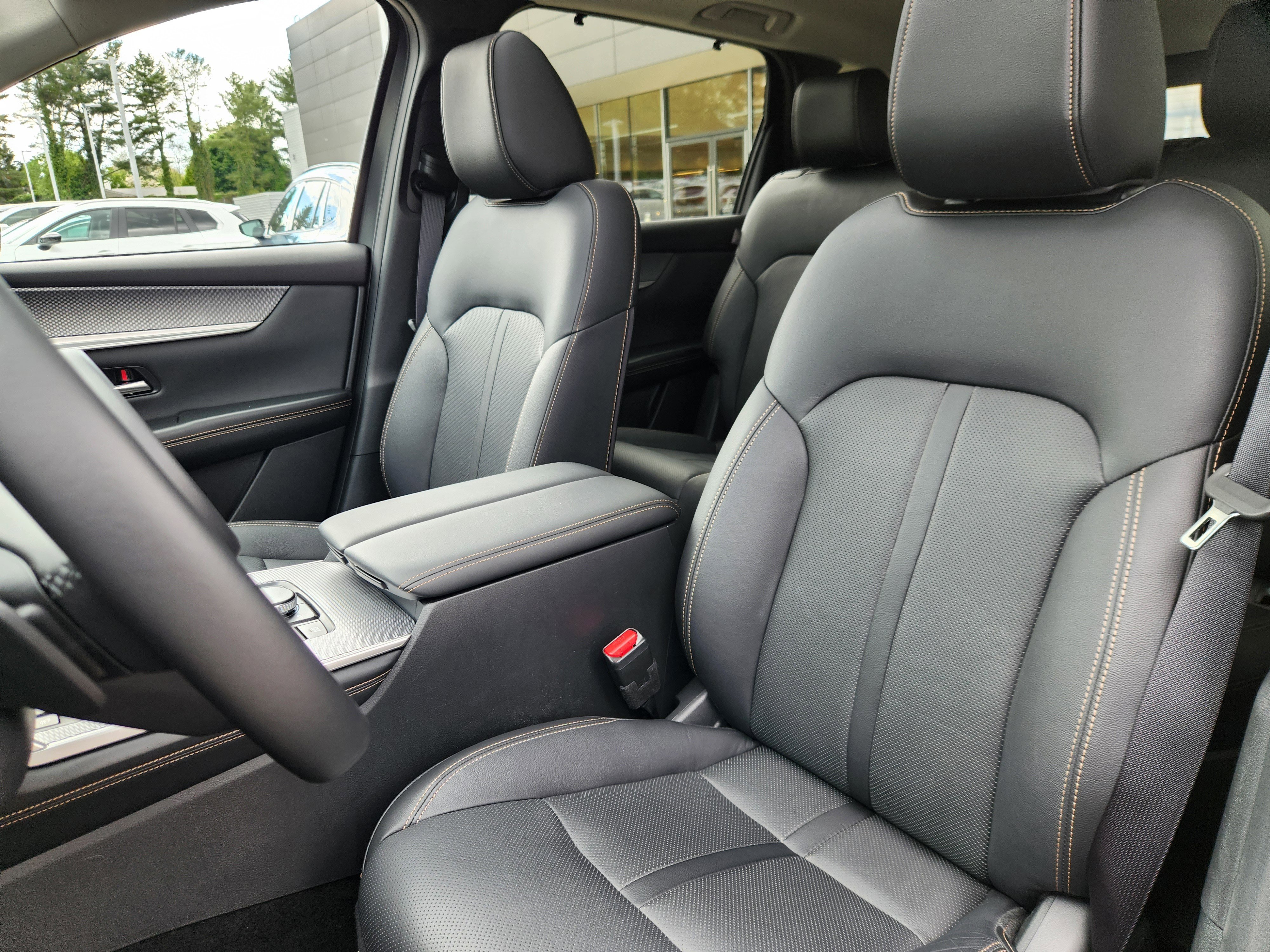 Certified 2024 MAZDA CX-90 Plug-In Hybrid w/ Preferred AWD/4WD image 7