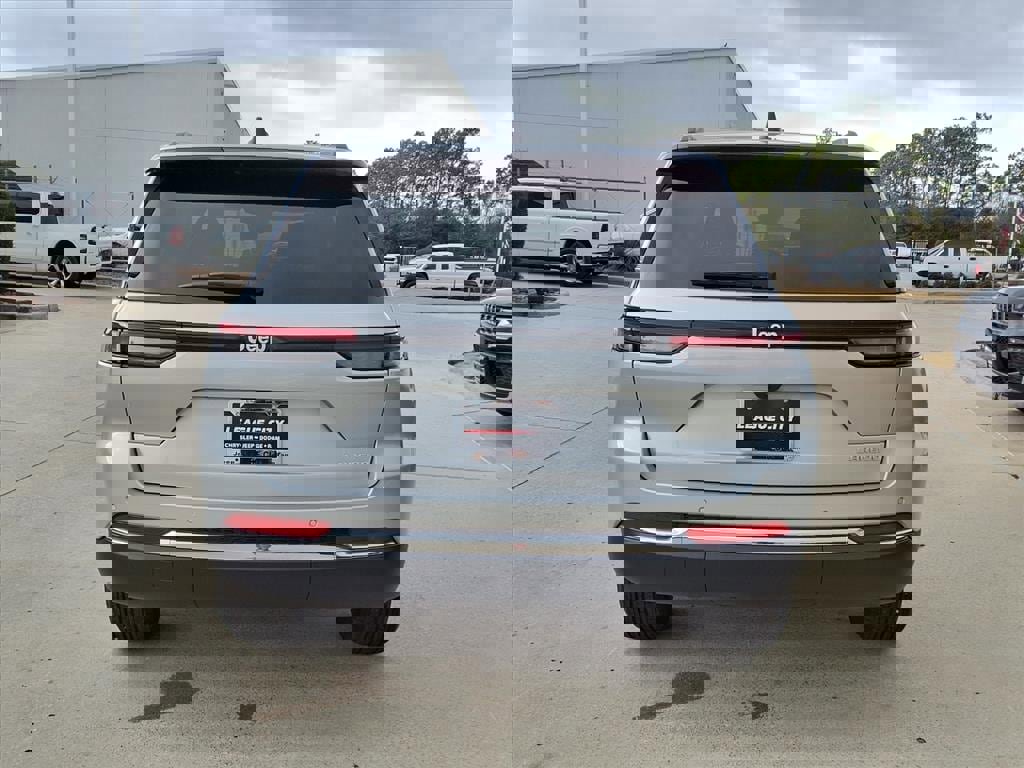 New 2025 Jeep Grand Cherokee Laredo X image 6