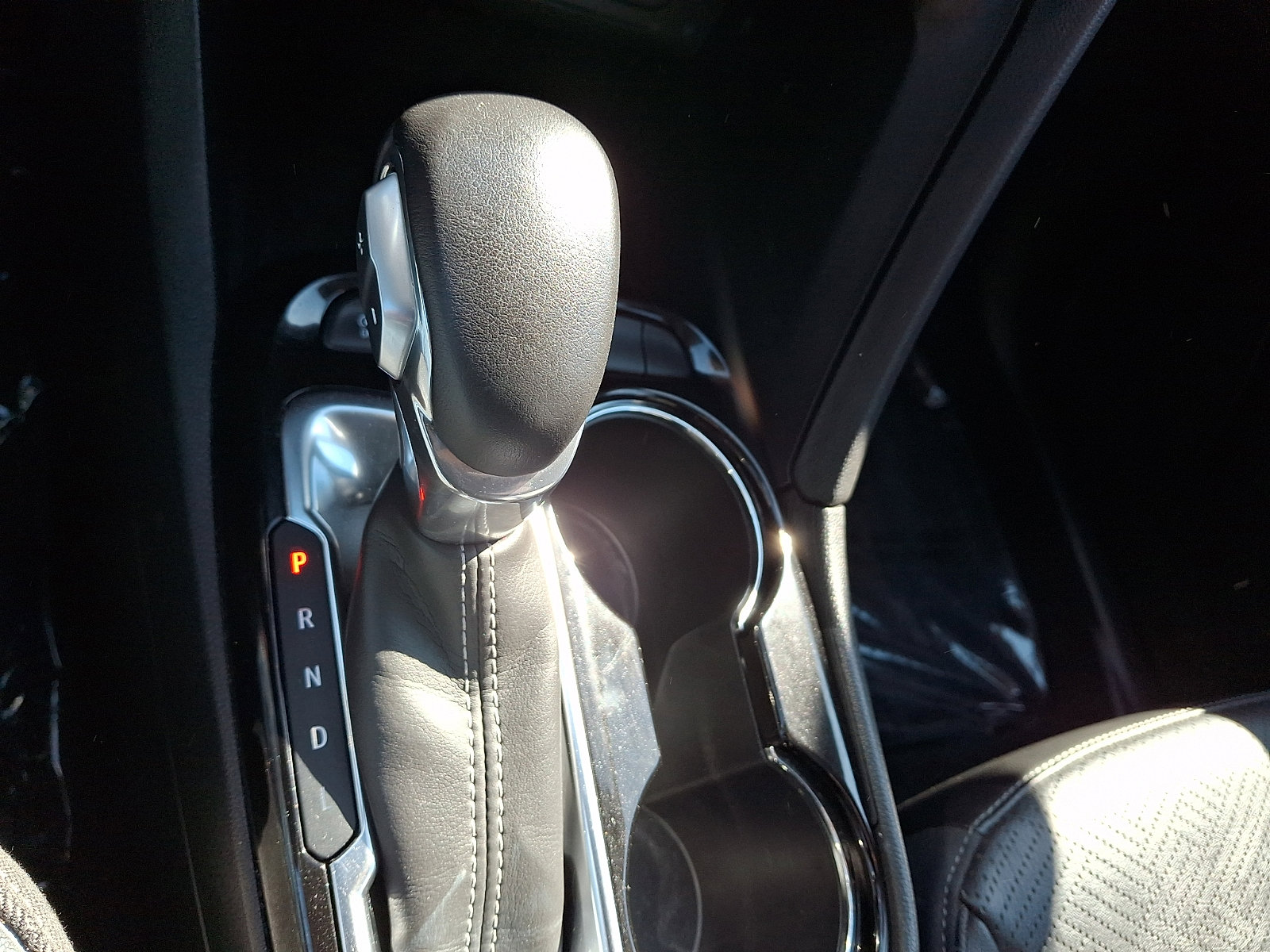 Used 2022 Buick Encore GX Essence w/ Experience Buick Package image 17