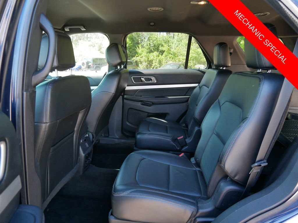 Used 2017 Ford Explorer XLT w/ Equipment Group 202A AWD/4WD image 10