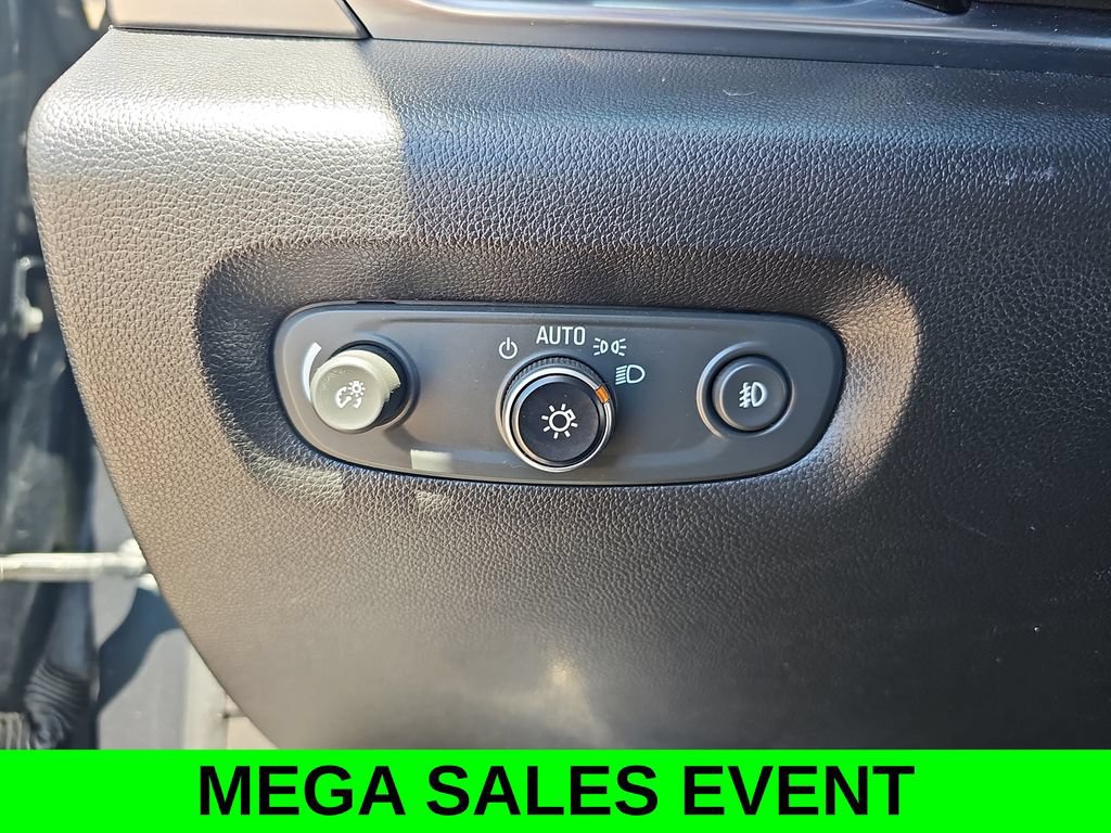 Used 2019 Chevrolet Traverse LT FWD image 25