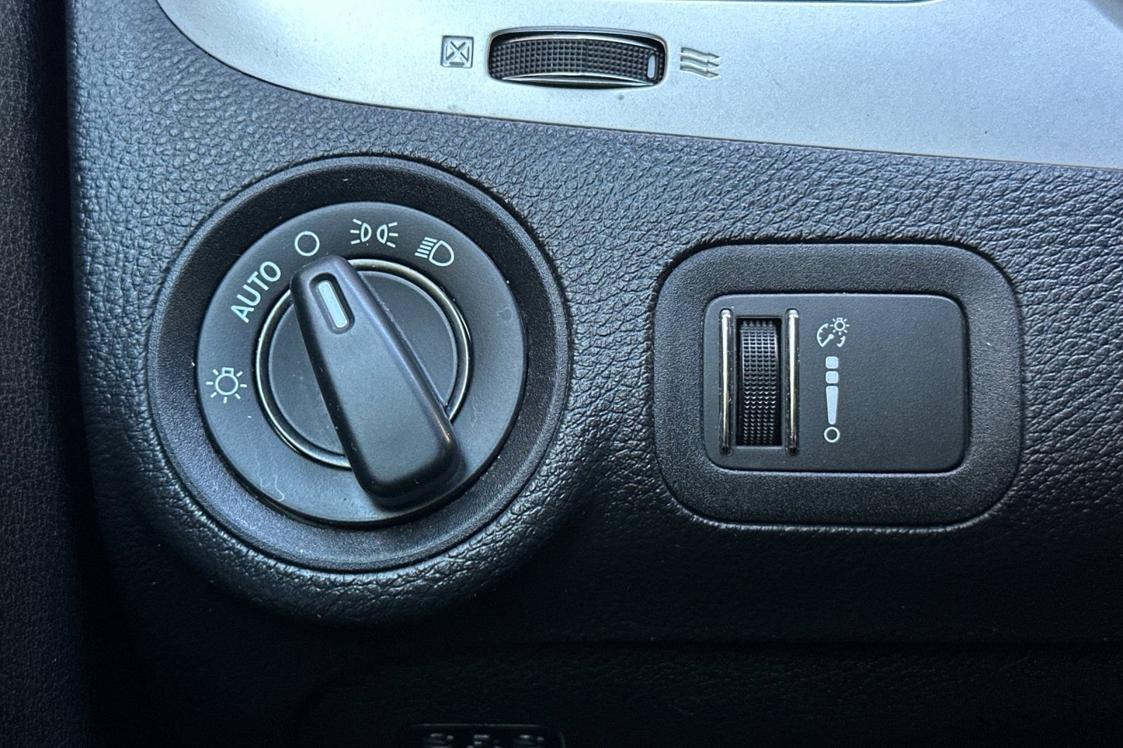 Used 2018 Dodge Journey SE w/ Popular Equipment Group AWD/4WD image 35