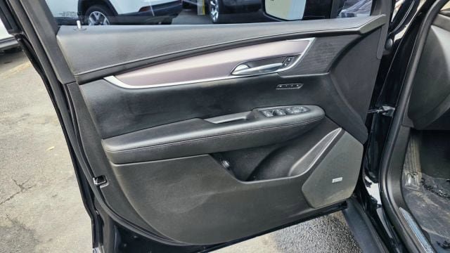 Used 2017 Cadillac XT5 Luxury w/ Driver Awareness Package AWD/4WD image 10