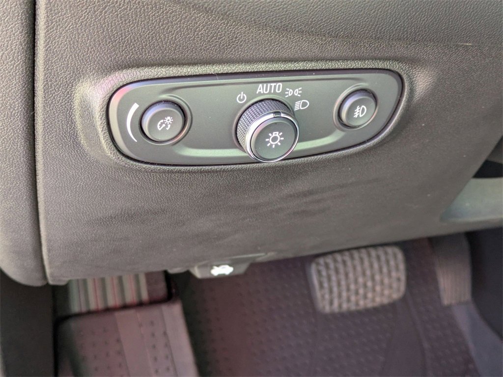 Used 2021 Chevrolet Equinox Premier image 18