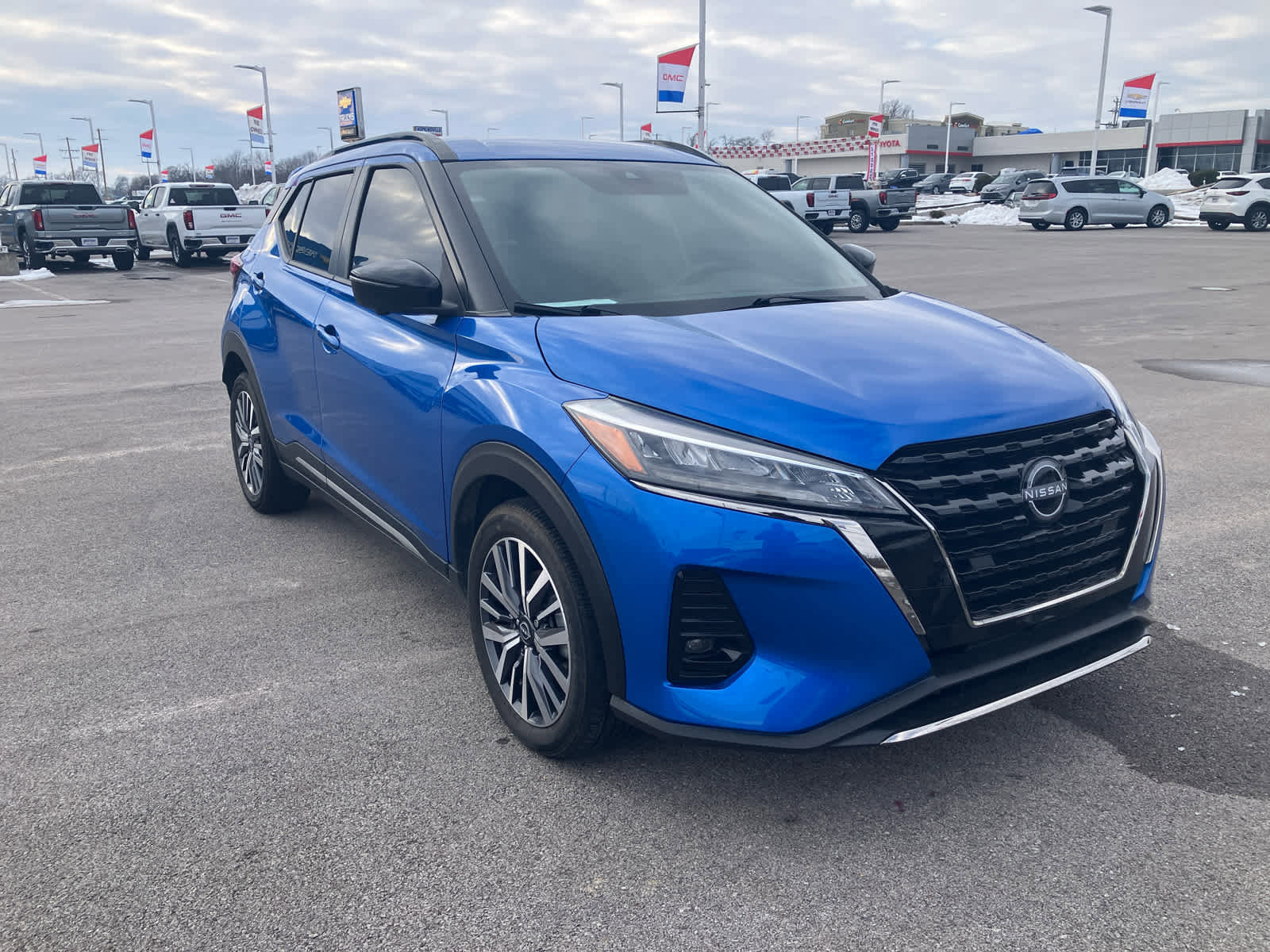 Used 2024 Nissan Kicks SR image 1