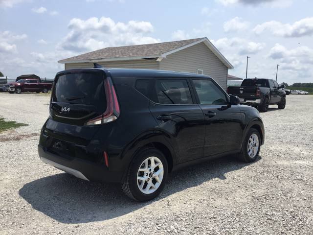 Used 2024 Kia Soul LX w/ Option Group 015 FWD image 3
