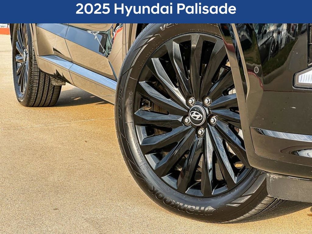 Used 2025 Hyundai Palisade Calligraphy image 2