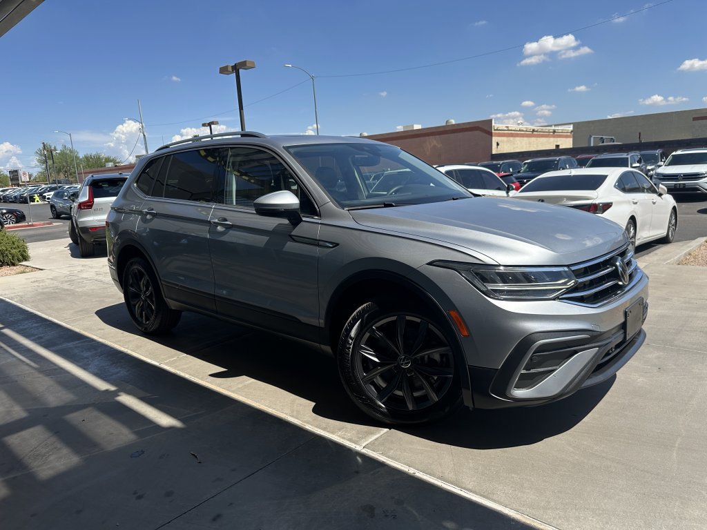 Used 2022 Volkswagen Tiguan SE w/ Panoramic Sunroof Package image 5