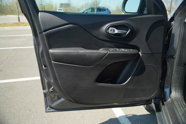 Used 2021 Jeep Cherokee Trailhawk image 14