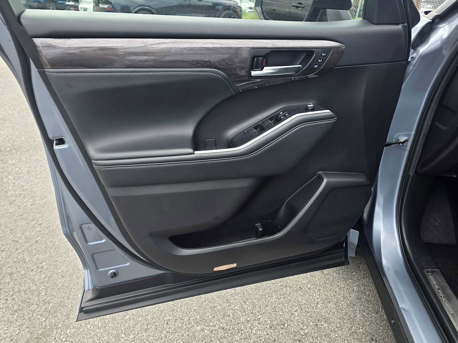 Used 2022 Toyota Highlander Platinum image 25