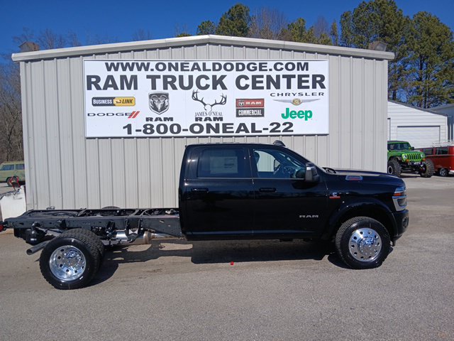 New 2026 RAM 4500 4x4 Crew Cab DRW w/ Laramie Trim Package image 2
