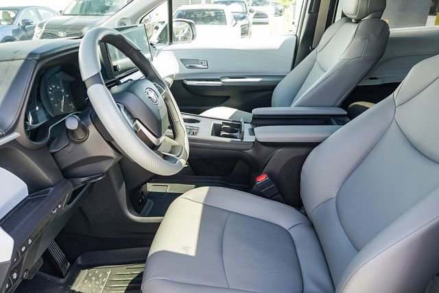 Used 2025 Toyota Sienna XLE w/ XLE Plus Package image 20