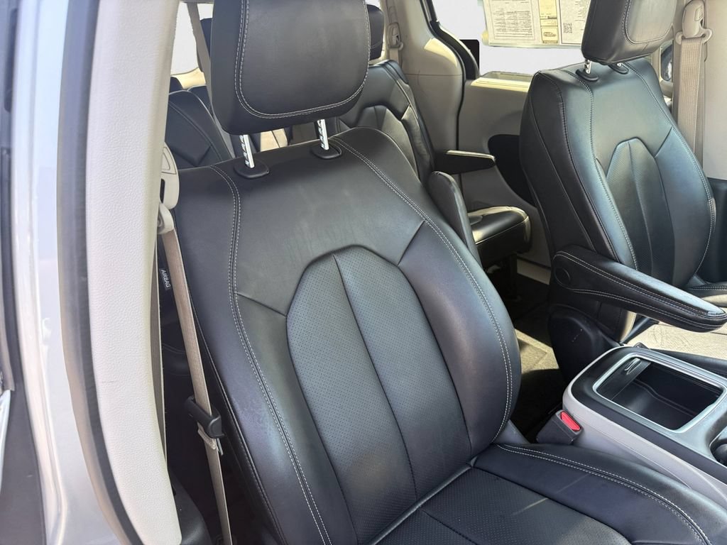 Certified 2024 Chrysler Pacifica Touring-L FWD image 25