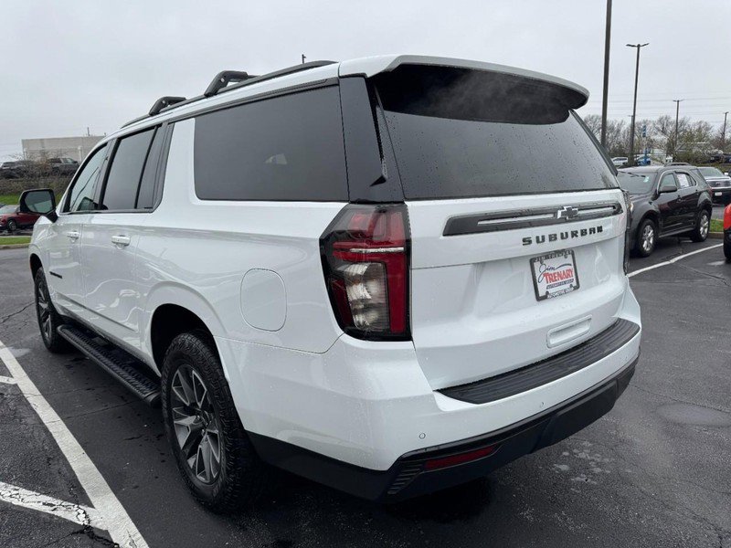 Used 2023 Chevrolet Suburban Z71 w/ Luxury Package image 5