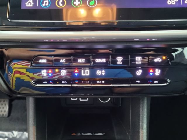 Used 2022 Chevrolet Bolt EUV LT w/ Convenience Package image 21