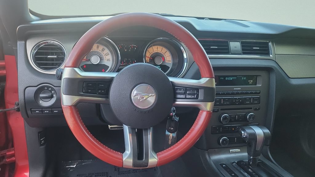 Used 2010 Ford Mustang GT Premium RWD image 11