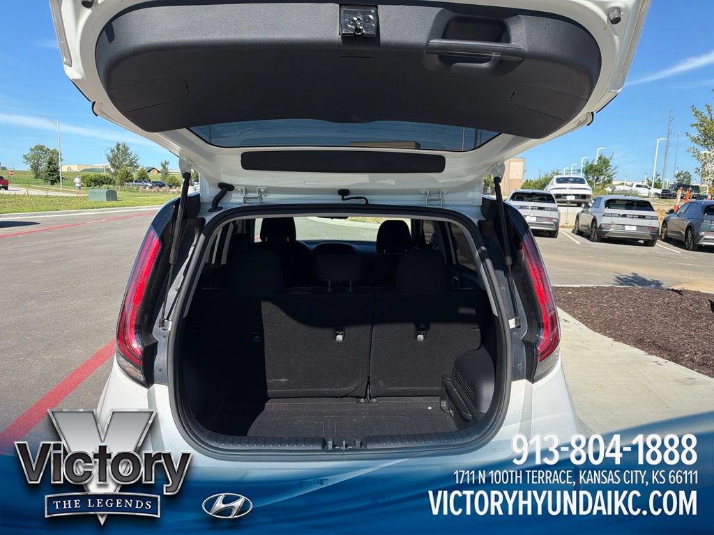 Used 2023 Kia Soul LX FWD image 7