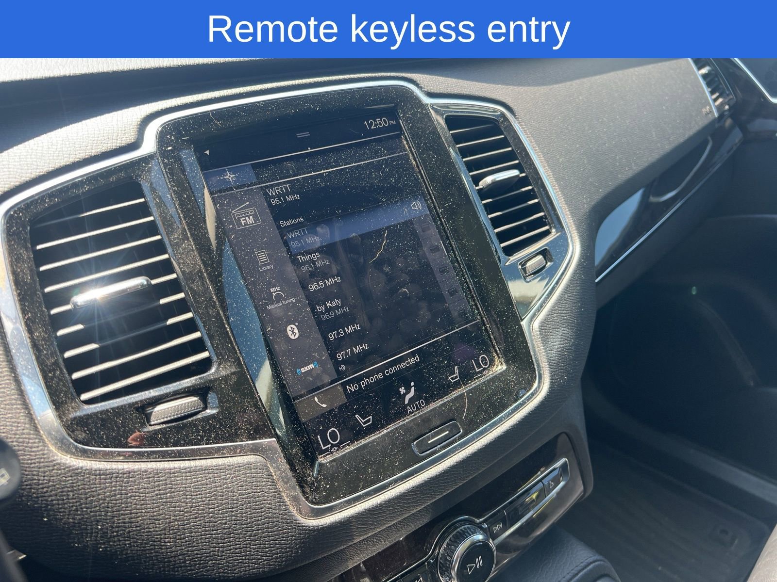 Used 2017 Volvo XC90 T5 Momentum w/ Vision Package image 11