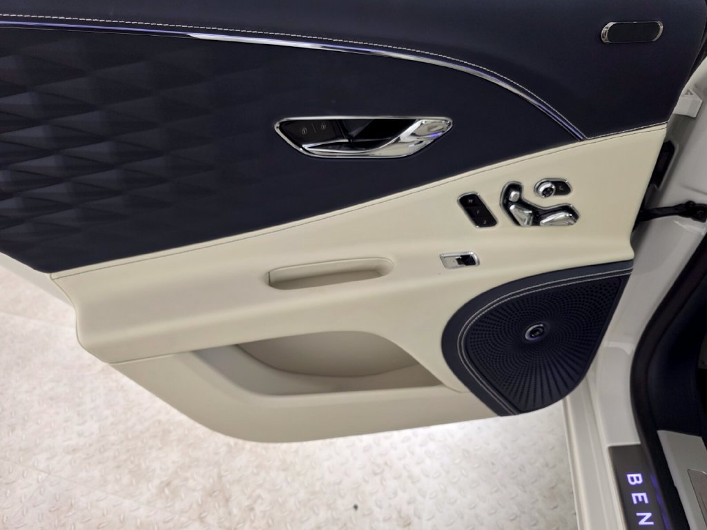 Used 2021 Bentley Flying Spur W12 AWD/4WD image 18